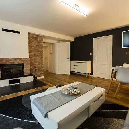 Lupus - Z Prywatna Sauna * 斯克拉斯卡波伦巴